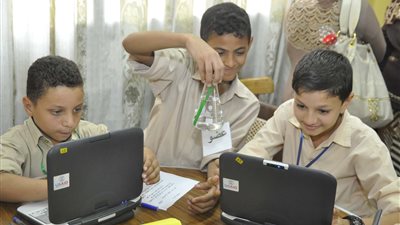 وزير التعليم يلتقي رئيس شركة 