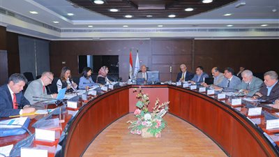 وزير النقل يبحث مع البنك الدولي تطوير السكك الحديدية