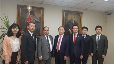 وزير المالية يبحث مع وفد كوري تعزيز التعاون الاقتصادي