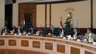 رئيس الوزراء يوجه المحافظين بالتواصل مع المواطنين لحل مشاكلهم