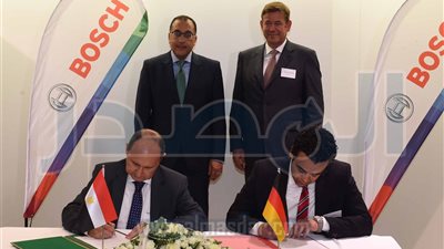 مصر توقع اتفاقًا مع «بوش» الألمانية لإقامة مجمع صناعي بالعاشر من رمضان