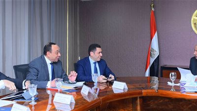 وزير التجارة يبحث مع منتجي 