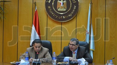 اجتماع بين القوى العاملة وقطاع الأعمال العام لبحث تحديث المصانع والشركات