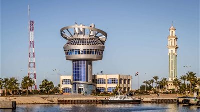 ميناء دمياط يستقبل 11 سفينة حاويات وبضائع  