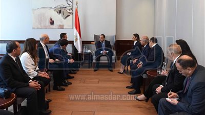 رئيس الوزراء يبحث مع مسئولي «بومبارديه» للنقل تحديث جرارات السكك الحديدية