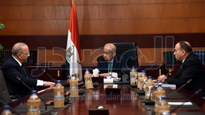 رئيس الوزراء يبحث مع وزير العدل الاجندة التشريعية الجديدة