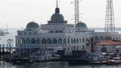 قناة السويس تستقبل أكبر سفينة حاويات صديقة للبيئة.. الأربعاء