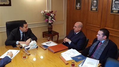 وزير قطاع الأعمال يوجه 