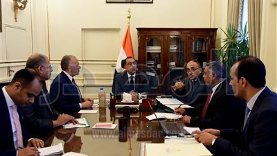 رئيس الوزراء يوجه بمراعاة إعادة استخدام المياه فى مشروعات تنمية جنوب الوادى 