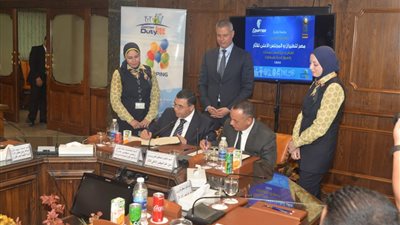 «مصرللطيران» توقع بروتوكول تعاون لبيع المستنسخات الأثرية