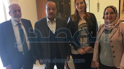 عادلة رجب تبحث مع 