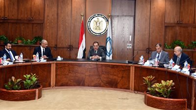 «الملا» يبحث زيادة الاستثمارات البترولية الكويتية بمصر