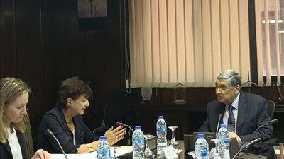 وزير الكهرباء يبحث مع بنك الاستثمار الأوروبى تعزيز التعاون فى مشروعات الطاقة المتجددة