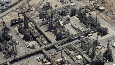 باركليز: الإنفاق على التنقيب عن النفط قد ينخفض 15% في 2016