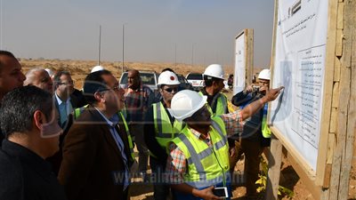 وزير الإسكان يتفقد مشروع