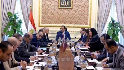 «مدبولى» يتابع إجراءات تحويل مركبات النقل الجماعي من البنزين إلى الغاز