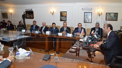 وزير التموين يبحث مع مجموعة 