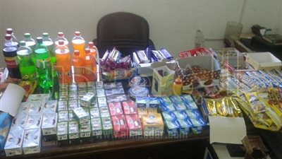 ضبط 325 عبوة مواد غذائية فاسدة في البحر الأحمر