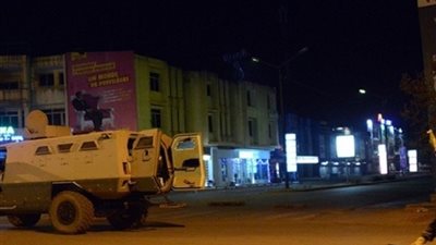 تحرير 60 رهينة بعد احتجازهم في فندق بعاصمة 