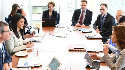 وزيرة السياحة تبحث مع 