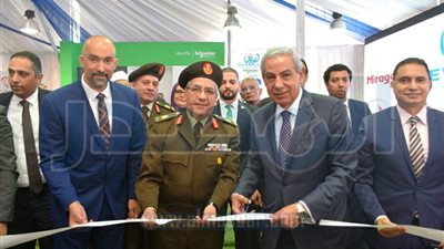 وزير الصناعة يفتتح أول شبكة شحن للسيارات الكهربائية في مصر (صور)