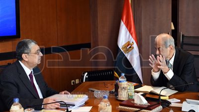 رئيس الوزراء يبحث مع وزير الكهرباء الموقف التنفيذي لمشروعات القطاع