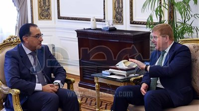 رئيس الوزراء يبحث صياغة مجالات جديدة للتعاون مع غرفة التجارة الأمريكية‎‎