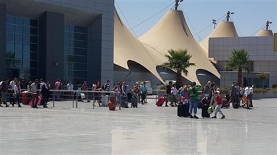 وصول أول فوج سياحي مباشر من ألبانيا إلى الغردقة