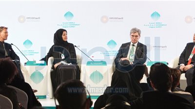 قمة الحكومات تستعرض أهمية معارض 