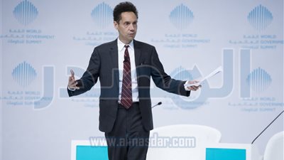 مالكوم جلادويل : تطور التكنولوجيا يفرض مسؤوليات أكبر على الحكومات