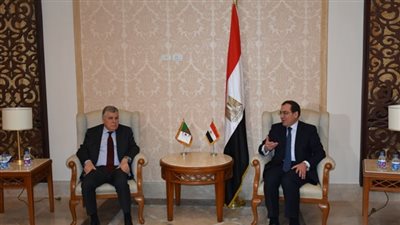 وزير البترول يبحث مع نظيره الجزائري تعزيز التعاون المشترك