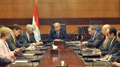 رئيس الوزراء يبحث مع وفد البرلمان البريطاني التحديات الأمنية والاقتصادية