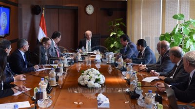 رئيس الوزراء يستعرض خطوات إنشاء شركة لإدارة منظومة المخلفات الصلبة