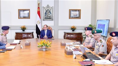 الرئيس يؤكد لوزير الدفاع أهمية مواكبة النظم العالمية في التسليح والتدريب
