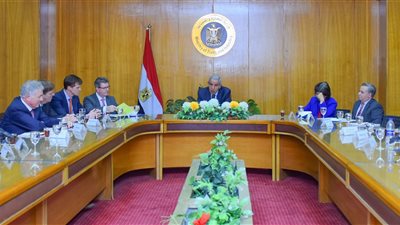 وزير التجارة يبحث مع 