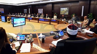 الحكومة تستعرض خطة وزارة البيئة للقضاء على «السحابة السوداء» 