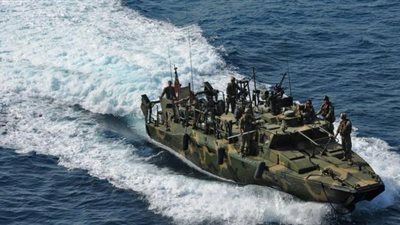 الجيش الأمريكي: إيران احتجزت البحارة تحت تهديد السلاح