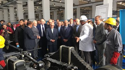 وزير التجارة : 100 شركة تستثمر نحو 3 مليار دولار فى قطاع السيارات بمصر