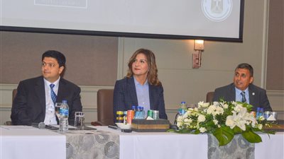 وزيرة الهجرة تكرم الفائزين في مسابقة «هنعيشها مصري»