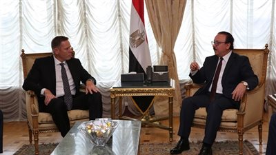 وزير الاتصالات يبحث مع 