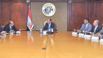 إجتماع بين رئيس الوزراء والمجالس التصديرية لإقرار آلية تنفيذ برنامج رد الأعباء