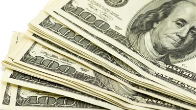 الدولار يهبط أمام الين الياباني بسبب انخفاض أسعار النفط