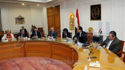 وزير الإسكان يعرض على وفد ألمانى مشروعات العاصمة الإدارية الجديدة