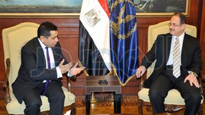 وزير الداخلية يستقبل اللورد البريطاني طارق أحمد