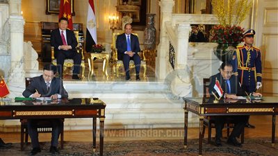 وزير الإسكان يوقع عقود المرحلة الأولى من العاصمة الإدارية مع شركة 