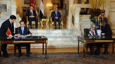 رئيس الهيئة العامة للاستعلامات يوقع مذكرة تفاهم مع وكالة الأنباء الصينية