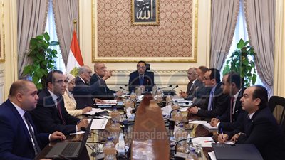 «مدبولي» يستعرض ملامح مخطط مشروع محطات قطارات الصعيد بمثلث بشتيل