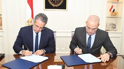 تعاون بين «الإسكان» و«الآثار» لتشغيل الخدمات للسائحين بمنطقة سقارة