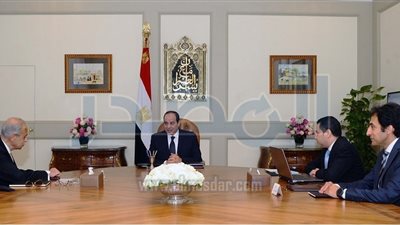 الرئيس السيسي يبحث أوضاع الشركات مع وزير قطاع الأعمال العام