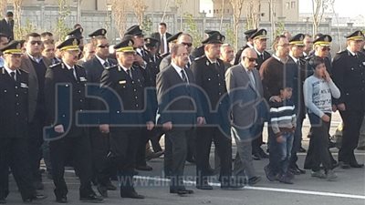 وزير الداخلية يتقدم جنازة شهداء الشرطة بالعريش